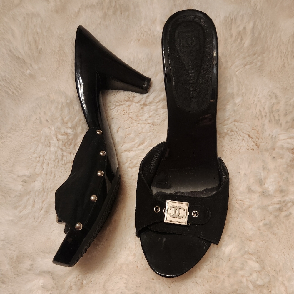 SOLD!  CHANEL Black Suede Heels with Silver Accents EU Size 40, US 10